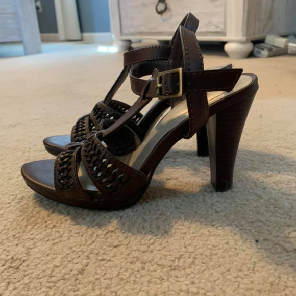 Heels - Picture 2 of 3